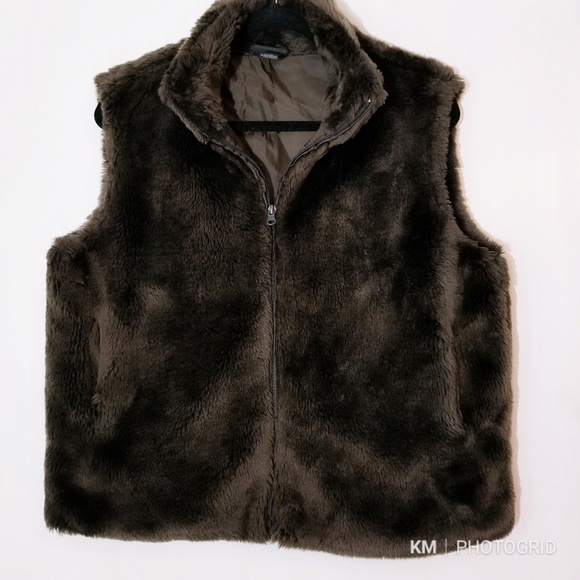 NWOT! New York & Company Faux Fur Vest Size L - Picture 1 of 3
